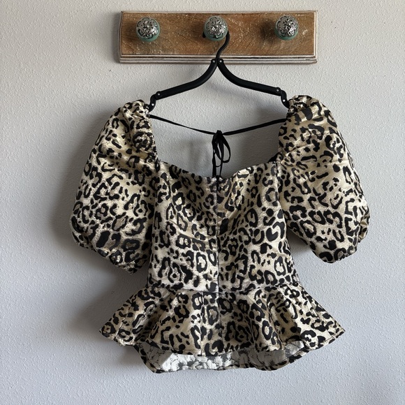Lulu's Leopard Print Puff Sleeve Blouse - Picture 5 of 5